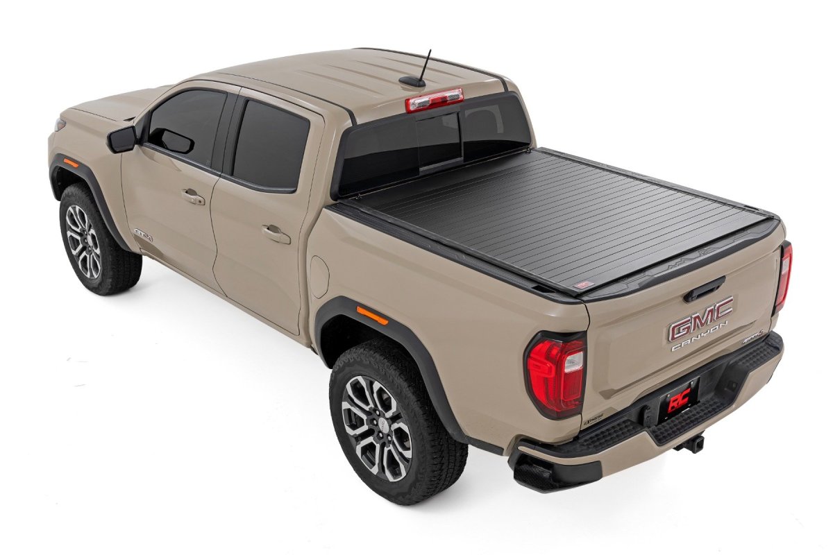 GMC Canyon Hard Roll Up Bed Cover - Rough Country - Matte Black with Aluminum Slats - Matte Black - '23-'25